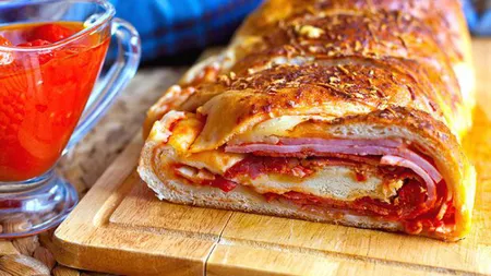 Stromboli - pizza rulata, cu care iti hranesti familia la micul dejun