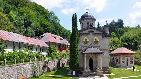 Traseu montan: Manastirea Stanisoara – Cascada Gardului – Coltii Foarfecelui – Cabana Cozia – Refugiul Armasarul – Refugiul Turneanu – Manastirea Stanisoara