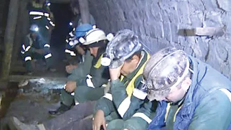 Protestele continuă în Valea Jiului: Minerii blocaţi în Mina Lupeni au anunţat că vor intra în greva foamei