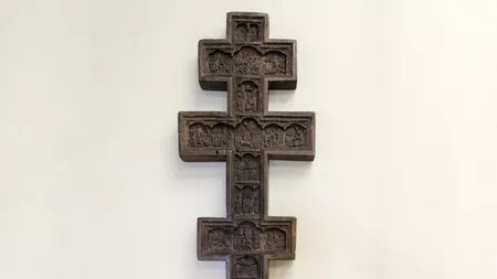 Propunere interesantă pentru public. Muzeul Mitropolitan Iași expune o cruce de acum patru secole - FOTO