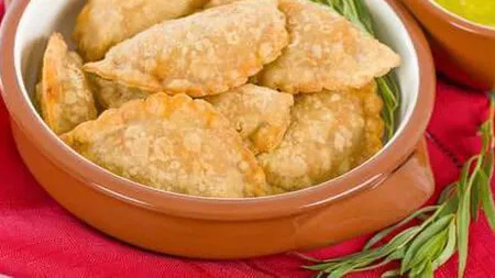 Reţeta tradiţională de plăcinte argentiniene. Empanadas cu legume