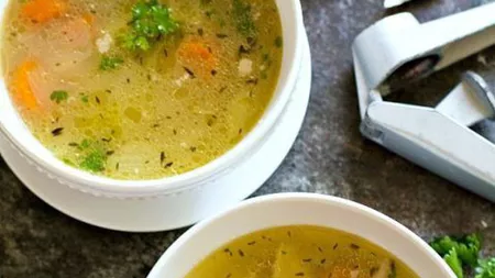 Mod de preparare supă clară de pui cu găluşte