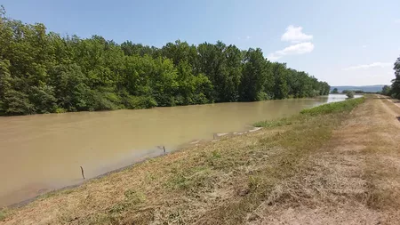 Bazinul hidrografic Prut se află până pe 2 iulie sub avertizare Cod Portocaliu. Prefectul Marian Grigoraș s-a deplasat în zonă - FOTO