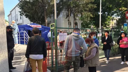 Cozi uriaşe la Institutul Regional de Oncologie! Zeci de bolnavi aşteaptă la rând - FOTO, VIDEO