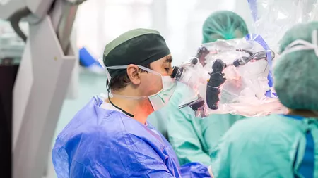 Operație fără bisturiu la Spitalul de Neurochirurgie din Iași! Pacienţii vor putea fi operaţi pe creier fără a fi internaţi şi vor putea depune efort fizic imediat după operaţie