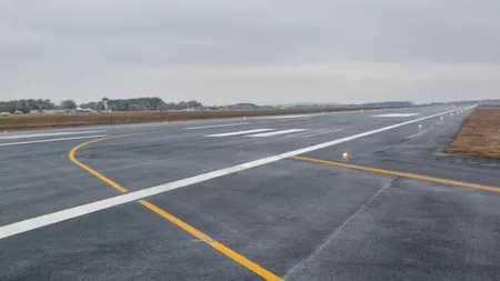 Pericol pe pista de la Aeroportul Iași. Mii de pasageri ai companiilor aeriene sunt în primejdie zi de zi fără să știe. Expertiză pentru 30 milioane de euro - FOTO