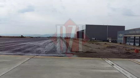 Ultima sută de metri a lucrărilor de pe Aeroportul Internațional Iași. Se toarnă beton pe platforma de parcare a avioanelor - FOTO