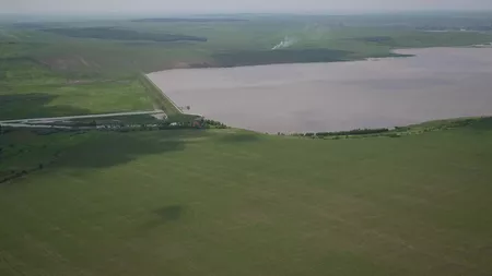 Lacurile de acumulare din județele Iași și Vaslui sunt scoase la licitație pentru activități de piscicultură. Scăldatul este interzis în toate apele