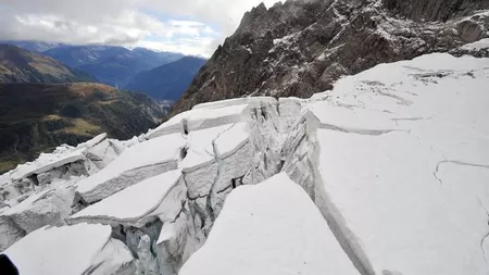 Alertă în Italia! Un gheţar de pe Mont Blanc riscă să se prăbuşească