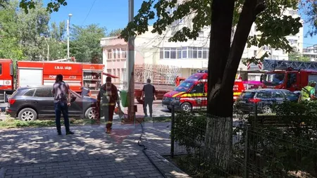 Incendiu la un apartament din Iaşi. O femeie, în vârstă de 65 de ani, a avut nevoie de îngrijiri medicale - (EXCLUSIV) - FOTO/ VIDEO