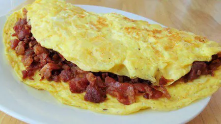 De ce nu e bine să mănânci omletă cu bacon