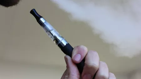 Covid-19: fumătorii de țigări electronice se supun unui mare risc
