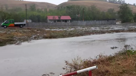Cod roșu de inundații în Moldova. Localitățile situate pe bazinul hidrografic Prut sunt în pericol după ploile abundente