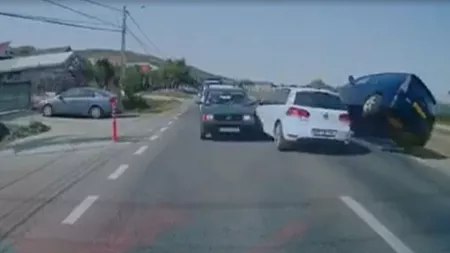 Accident rutier în localitatea ieşeană Tomeşti. Trei maşini, implicate în coliziune - VIDEO