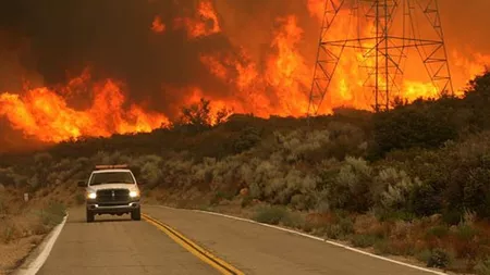 California nu reușește să scape de flăcări! Incediile au afectat peste 8.000 de kilometri pătraţi - VIDEO