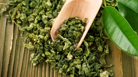 Ceaiul verde: fapte științifice despre beneficiile și pericolele băuturii