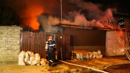 Incendiu violent în Capitală. Un tânăr a ars de viu în propria casă