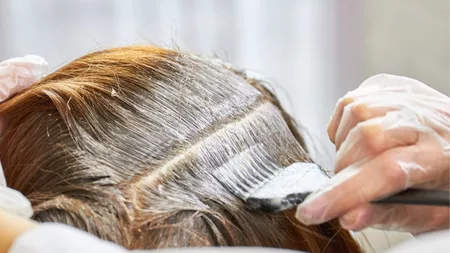 Utilizarea vopselei de păr nu duce la cancer: studiu