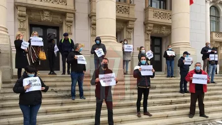 O nouă zi de proteste la Opera Naţională din Iaşi. Managerul Beatrice Rancea nu vrea să îşi dea demisia de onoare - VIDEO