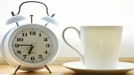 Trezirea înainte de a suna alarma: de ce este benefică