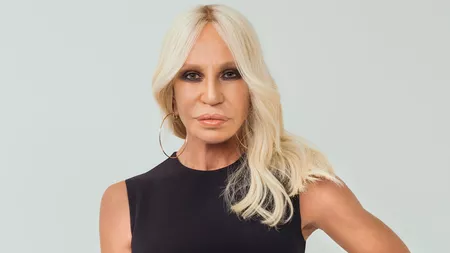 Imagini rare cu Donatella Versace la 65 de ani. Cum arata creatoarea de modă