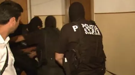Mascaţii au intervenit în forţă după ce două femei ar fi fost sechestrate într-un apartament din Iași