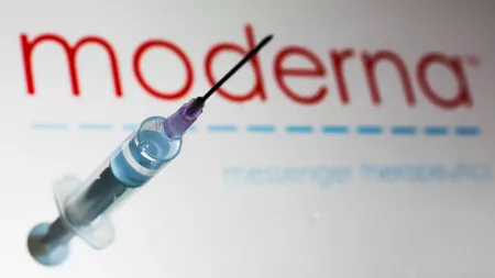 Prima tranșă de vaccinuri Moderna ajunge miercuri în România