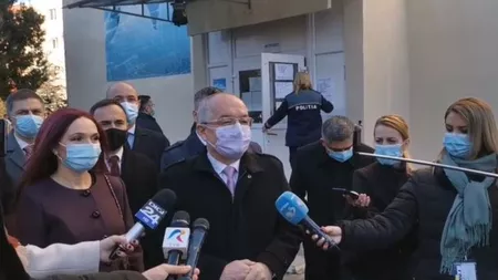 Emil Boc a votat și a anunţat, în premieră, că se va vaccina împotriva COVID-19