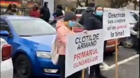 Protest în faţa Primăriei Sectorului 1: „Doamna primar, să plătiţi din salariu amenda!“ - VIDEO