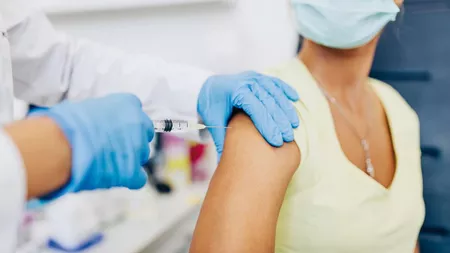 O asistentă medicală din județul Cluj a avut o reacție adversă, după ce a fost vaccinată anti-COVID-19