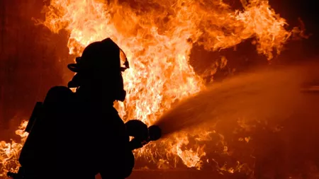 Incendiu la o locuință dintr-o localitate din Iași. Pompierii intervin - Exclusiv UPDATE