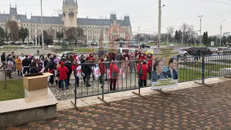 Sindicatul Sanitas Filiala Iaşi, protest la Casa Pătrată. Ce nemulţumiri au protestatarii - FOTO/ LIVE VIDEO