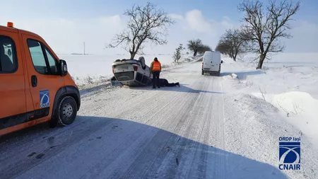 Accident rutier în judeţul Botoşani, un autoturism s-a răsturnat. Ce recomandă poliţiştii rutieri