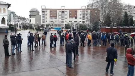 Mai mulţi mineri şi energeticieni din Gorj protestează, la Tg. Jiu. „O să mergem la Bucureşti”