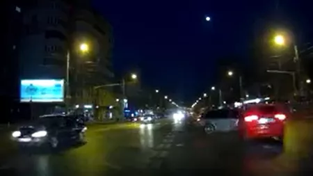 Momentul producerii unui accident rutier în Iași! O maşină a intrat în plin în alta - VIDEO