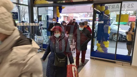 Nu există COVID-19 la LIDL Moara de Foc! Sute de ieșeni s-au îmbulzit ca să prindă reduceri la tigăi și hârtie igienică - FOTO, VIDEO