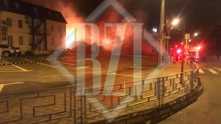 Intervenție de urgență a pompierilor. Flăcările au acaparat acoperișul unei locuințe situate pe str. Arcu din Iași - Exclusiv, Galerie Foto, Video