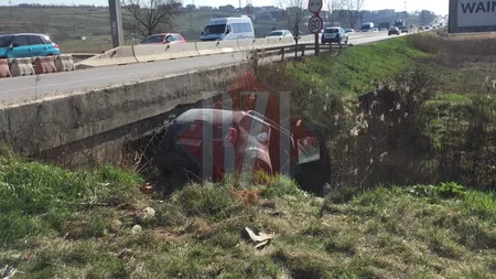 Accident rutier în Valea Lupului. Conducătorul unui autoturism a ieşit în decor, după ce s-a izbit de un parapet - EXCLUSIV, FOTO, VIDEO