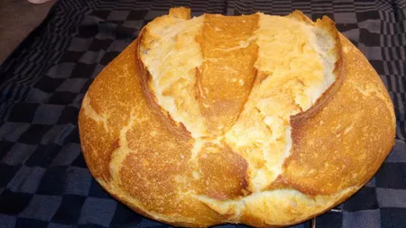 De ce se sfărâmă pâinea făcută în casă: Trucuri care te ajută să ai o pâine reușită