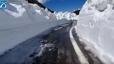 Pe Transfăgărășan sunt straturi de 6 metri de zăpadă, dezăpezirea ar putea dura încă câteva săptămâni