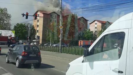 Incendiu în zona Metalurgie din Iași! Arde mansarda unui bloc - EXCLUSIV, FOTO, LIVE VIDEO, UPDATE