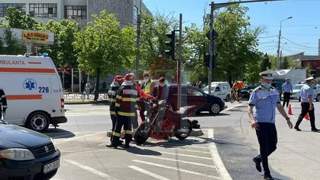 Accident rutier în Podu Roș. O motocicletă şi un autoturism au intrat în coliziune - EXCLUSIV, FOTO, VIDEO