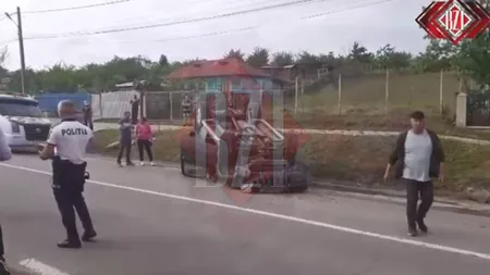 Accident rutier în Tomeşti. Două persoane au fost rănite, după ce o maşină s-a răsturnat - EXCLUSIV, FOTO, LIVE VIDEO