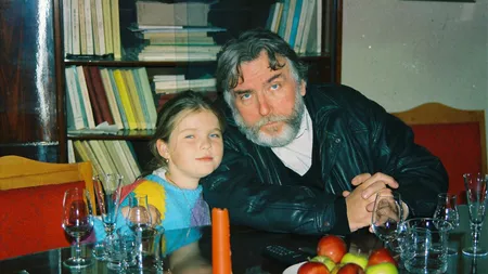 Cât de frumoasă este fiica cea mică a regretatului poet Adrian Păunescu! A slăbit incredibil de mult și are un chip angelic
