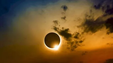 Eclipsă parţială de soare. Fenomenul, vizibil doar în jumătatea nordică a României - VIDEO