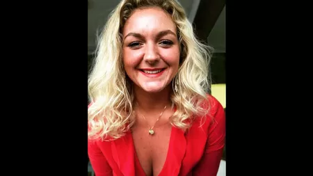 O jurnalistă, aflată într-un club de swingeri, întreţinea raporturi sexuale în timp ce intervieva un bărbat: „Jobul meu este să le ofer oamenilor părţi din lumile la care nu au acces” - VIDEO