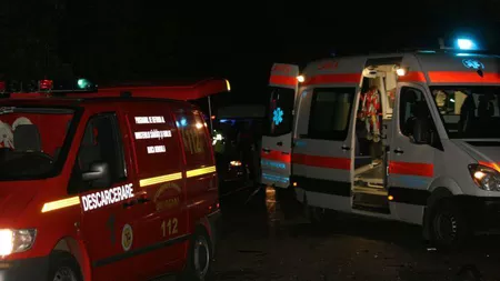 Accident rutier grav în judeţul Neamț! Patru persoane au fost rănite şi au fost transportate la spital după ce un autoturism a intrat într-o ambulanță - EXCLUSIV