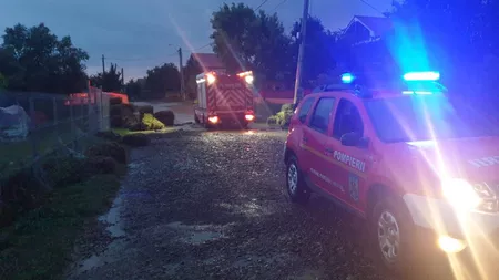 Seară plină pentru pompierii ieșeni! Au intervenit în mai multe locuinţe din cauza inundaţilor - FOTO, VIDEO