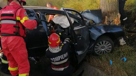 Accident rutier grav în judeţul Bacău! Trei persoane au murit după ce un şofer a intrat într-un copac