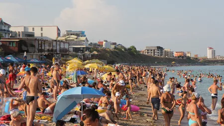 Este cel mai aglomerat weekend de la mare! Mii de turiști au venit să se bucure de vremea bună